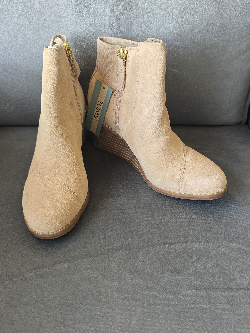 TOMS Women's Tan Suede Wedge Ankle Boots NWT W/small Flaws Pictured